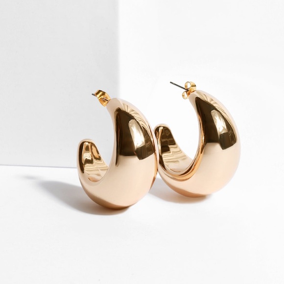 SHASHI Tsuki Chunky Gold Hoop - Picture 1 of 4